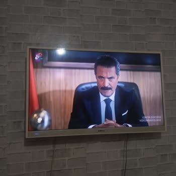 A2 Tv Uzun Yayın Saatleri Ve Tekrarlar Nedeniyle Memnuniyetsizlik