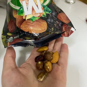 Migros Marka Kuruyemiş İçinden Taş Çıktı