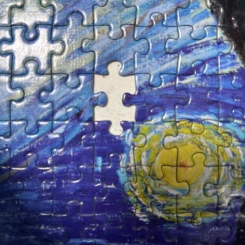 Art Puzzle Eksik Parçalar Ve Bazıları Bu Puzzle Ait Değil