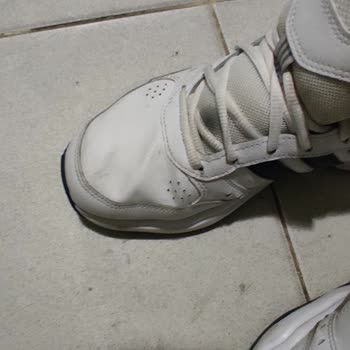 Adidas Ayakkabımın Burnu İz Yaptı