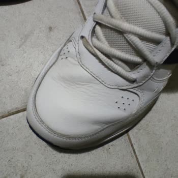 Adidas Ayakkabımın Burnu İz Yaptı