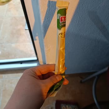 Eti Çikolata Paketinin İçi Yarıya Yakini Boş