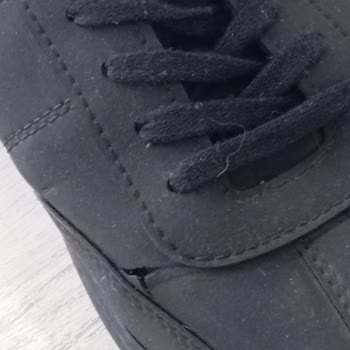 LC Waikiki Kalitesiz Ayakkabı Hemen Yırtıldı