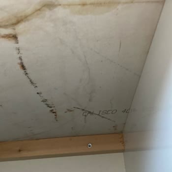 Calisco Kuvars Mutfak Mermerinde Çatlak Sorunu Ve İlgisizlik