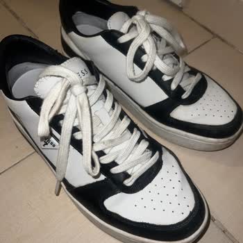 Guess Ayakkabı Derisi Kırıldı Ve Dikişleri Açıldı