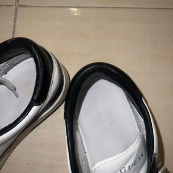 Guess Ayakkabı Derisi Kırıldı Ve Dikişleri Açıldı
