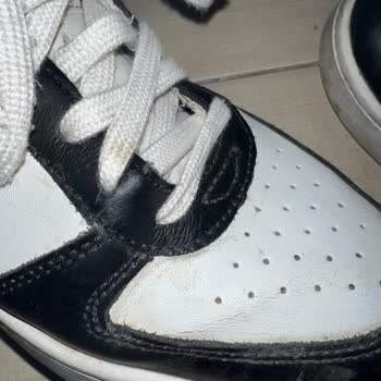 Guess Ayakkabı Derisi Kırıldı Ve Dikişleri Açıldı