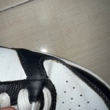 Guess Ayakkabı Derisi Kırıldı Ve Dikişleri Açıldı