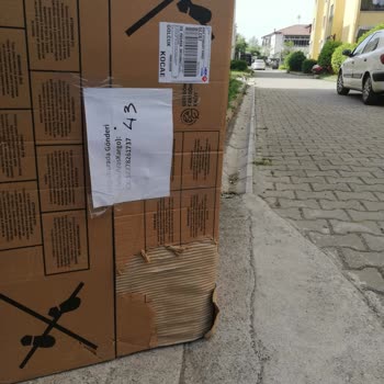 Aras Kargo Zarar Verdiği Kombimi Binanın Önüne Bırakıp Kaçtı.