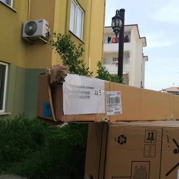 Aras Kargo Zarar Verdiği Kombimi Binanın Önüne Bırakıp Kaçtı.