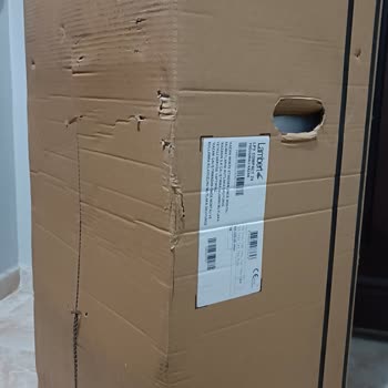 Aras Kargo Zarar Verdiği Kombimi Binanın Önüne Bırakıp Kaçtı.