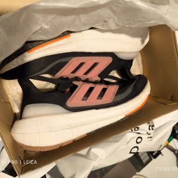 Adidas Ve Ayakkabı Dünyası'ndan Alışveriş Yapmadan Önce İyi Düşün...