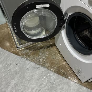 Bosch Çamaşır Makinesi Cam Patladı
