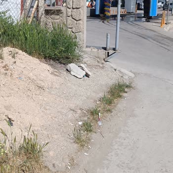 Opet Erkayalar Petrol Törekent&nbsp; Hava Basma Makinesi Arızalı Bir Senedir!
