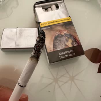 Marlboro Touch Blue Sigarada Odun Parçası Çıkıyor