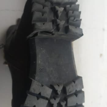 Tergan Ürünlerinden Bir Bot Taban Kısmındaki Yırtılma