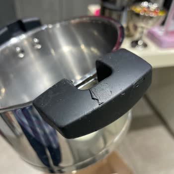 Jumbo Tencere Setinde Soyulan Kulplar Ve Eksik Servis