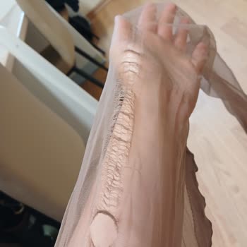 Suwen Çorap İlk Defa Giyerken Yırtıldı