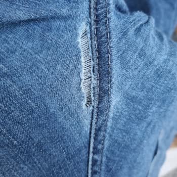 Mavi Kot Pantolon Yırtıldı / Açıldı