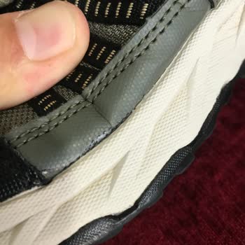 Skechers Ayakkabının Etrafındaki Deri Üç Ay İçinde Çatladı Ve Yırtıldı.