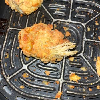 Keskinoğlu Kanatları Üzerinde Tüylü Tavuk.