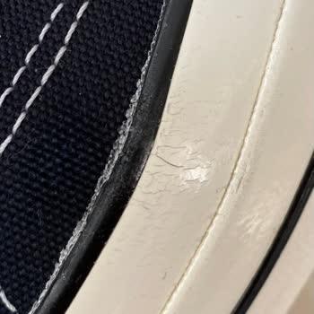 Converse Giymediğim Halde Çatlamalar Oluştu Kenarlardan