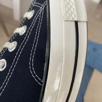 Converse Giymediğim Halde Çatlamalar Oluştu Kenarlardan
