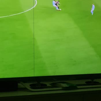 PHILIPS 65 İnc TV'de Çizgi