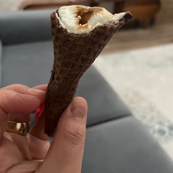 Algida Cornetto Vanilya Karameller Bayat 2024