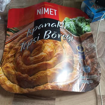 Nimet Tepsi Böreğinden Saç Çıkıyor!