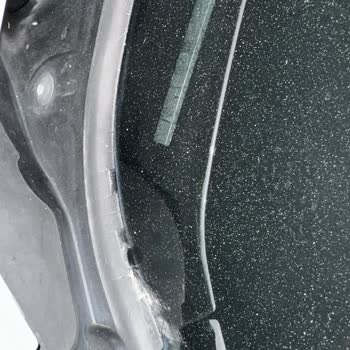 BMW F30 Ön Cam Fitili Çatlaması