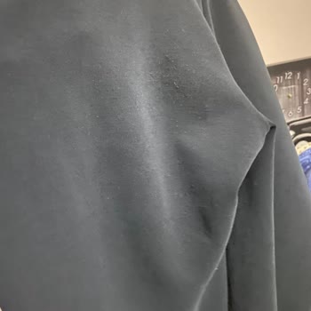 Mavi Eşofman Tek Giymede Tüylendi