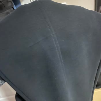 Mavi Eşofman Tek Giymede Tüylendi