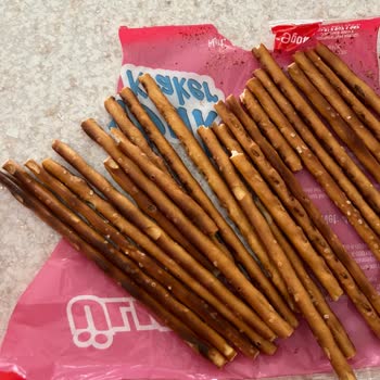 Ülker Kraker Resmen Yanık Gibi