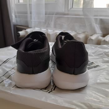 Adidas Üretim Hatasını Kabul Etmiyor