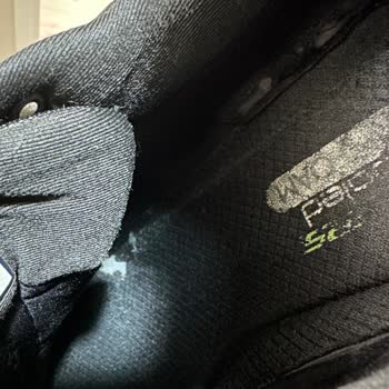 Birkaç Ayda Eriyen Ayakkabı Üreticisidir Skechers