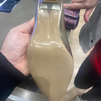 Desa Marka Ayakkabı Kullanılamaz Halde Ve Firma Asla İlgilenmiyor