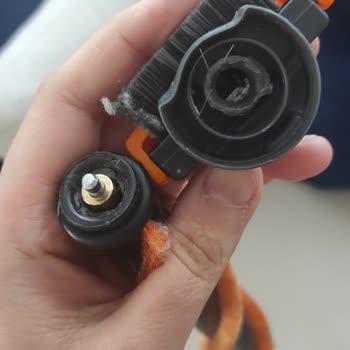 Philips Ev Aletleri SpeedPro Max 8000 Dik Süpürge Malzeme Kalitesizliği