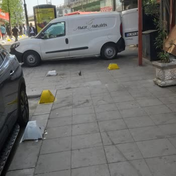 İBB - İstanbul Büyükşehir Belediyesi Kaldırımlarda Motor Ve Araçların Park Yapılması