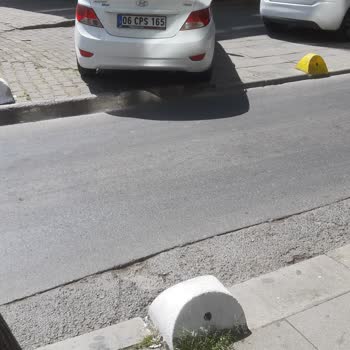İBB - İstanbul Büyükşehir Belediyesi Kaldırımlarda Motor Ve Araçların Park Yapılması