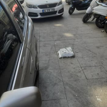 İBB - İstanbul Büyükşehir Belediyesi Kaldırımlarda Motor Ve Araçların Park Yapılması