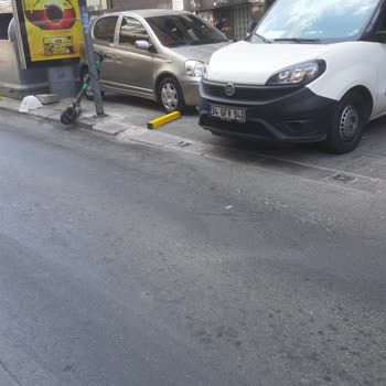 İBB - İstanbul Büyükşehir Belediyesi Kaldırımlarda Motor Ve Araçların Park Yapılması