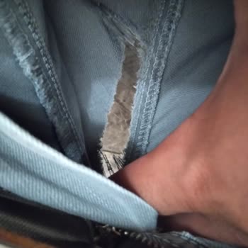 Mavi'nin Meşhur Pantolon Yırtılmaları