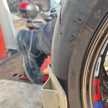 BMW Özgörkey Lastiklerime Zarar Verdi, Hasarımı Ödemedi.