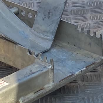 BMW Özgörkey Lastiklerime Zarar Verdi, Hasarımı Ödemedi.