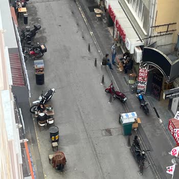 Konya Büyükşehir Belediyesi Kaldırım İşkali Kaldırımda Yürüyemiyoruz