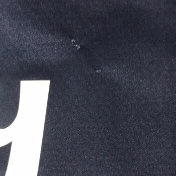 Fenerium Fenerbahçe Formasının Bazı İplikleri Havaya Kalktı