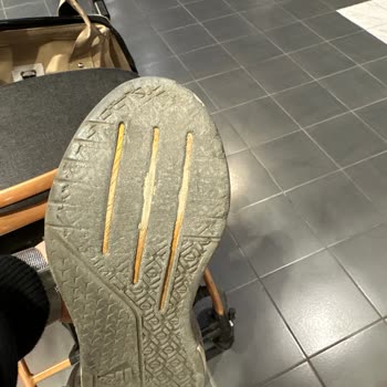 "Nereden Aldıysan Oraya Götür." Diyen Adidas Bayiisi