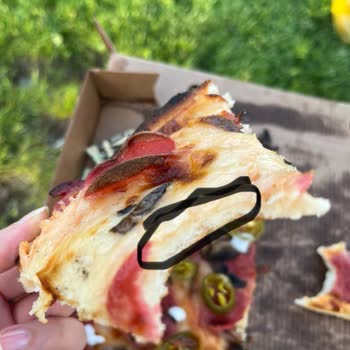 Ceylan Karavil AVM Pasaport Pizzadan Saç Çıktı