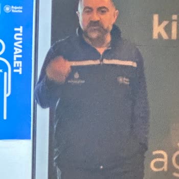 Esenyurt Belediyesi Şehitler Parkı Spor Tesisleri Önündeki Tuvalet.